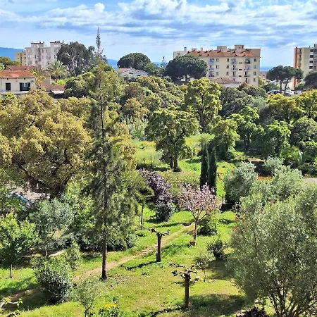 Апартаменти Spacious And Good Location *