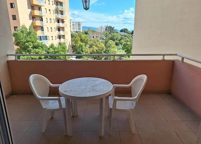 Апартаменти Spacious And Good Location *