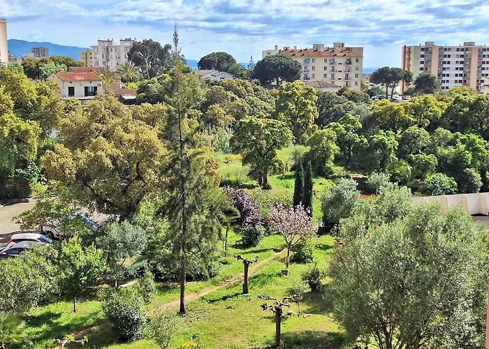 Апартаменти Spacious And Good Location *