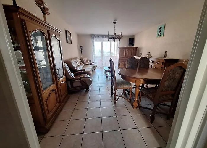 Апартаменти Spacious And Good Location